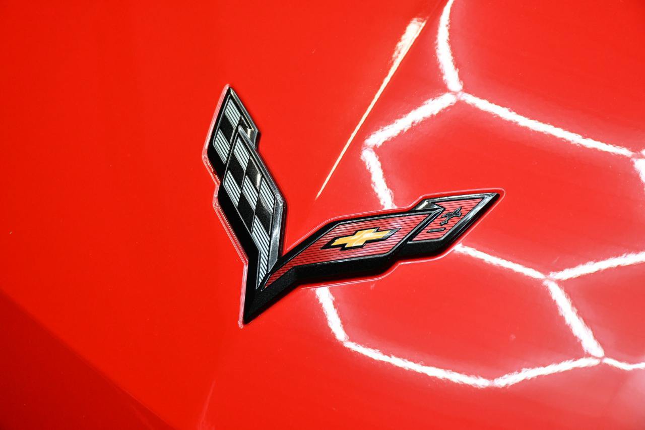 Used 2016 Chevrolet Corvette Z06 w/ 3LZ Preferred Equipment Group RWD image 2
