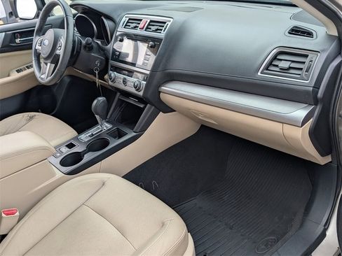 Used 2017 Subaru Outback 2.5i Premium image 18