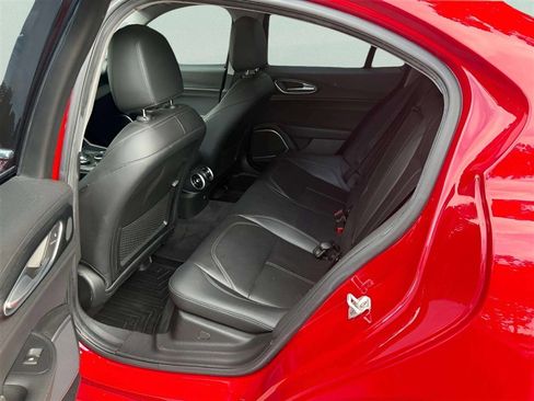 Used 2019 Alfa Romeo Giulia AWD image 10