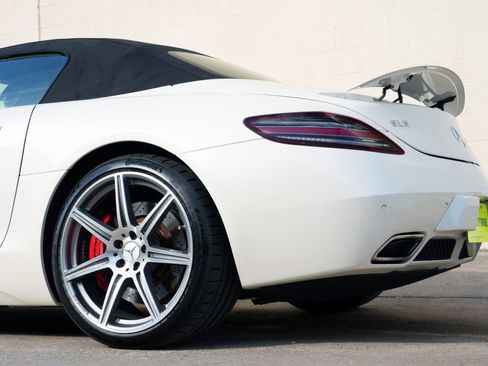 Used 2012 Mercedes-Benz SLS AMG Roadster image 52