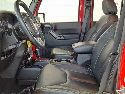 Used 2018 Jeep Wrangler Unlimited Sahara image 22