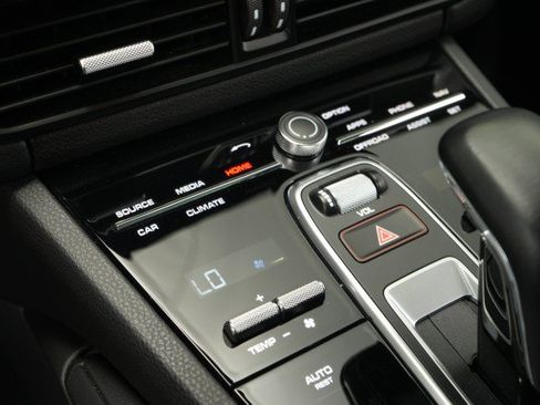 Used 2023 Porsche Cayenne Platinum Edition AWD/4WD image 43