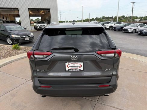 Used 2025 Toyota RAV4 XLE w/ Convenience Package FWD image 9