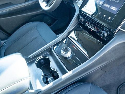 Used 2024 Jeep Grand Cherokee Laredo image 40