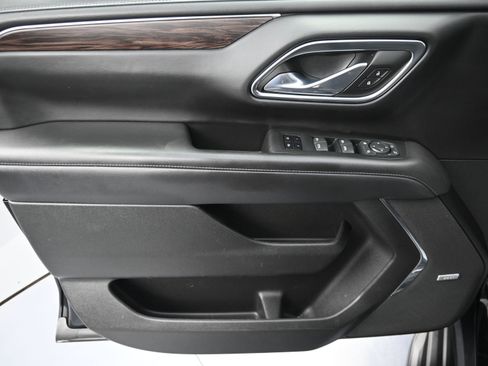 Used 2023 Chevrolet Suburban LT w/ Luxury Package image 24