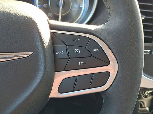 Certified 2023 Chrysler 300 Touring image 18