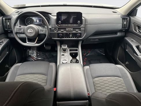 Used 2024 Nissan Pathfinder S image 14