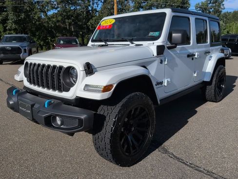 Used 2024 Jeep Wrangler Unlimited w/ Convenience Group AWD/4WD image 2