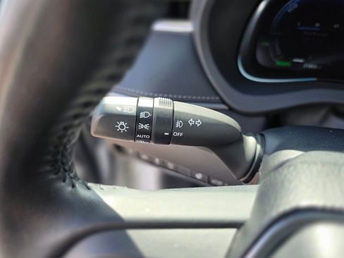 Used 2024 Toyota Venza Limited image 38