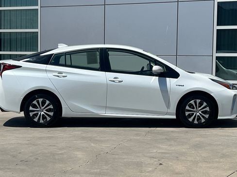 Certified 2022 Toyota Prius LE image 3