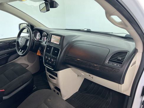 Used 2020 Dodge Grand Caravan SE w/ UConnect Hands-Free Group FWD image 23