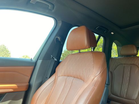 Used 2019 BMW X5 xDrive40i w/ M Sport Package image 19