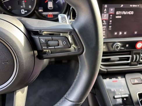 Certified 2024 Porsche Macan image 28