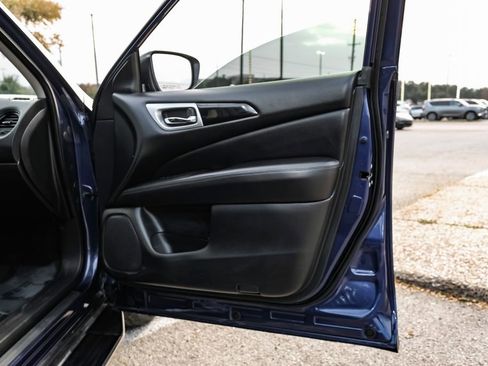 Used 2020 Nissan Pathfinder S image 50