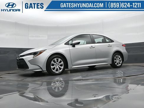 Used 2025 Toyota Corolla LE FWD image 38
