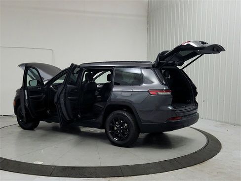 New 2025 Jeep Grand Cherokee L Altitude image 13