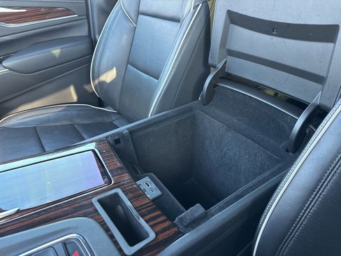 Used 2023 Cadillac Escalade ESV Premium Luxury image 29