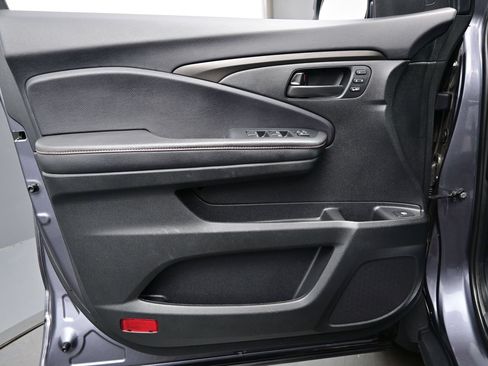 Used 2025 Honda Ridgeline TrailSport image 9