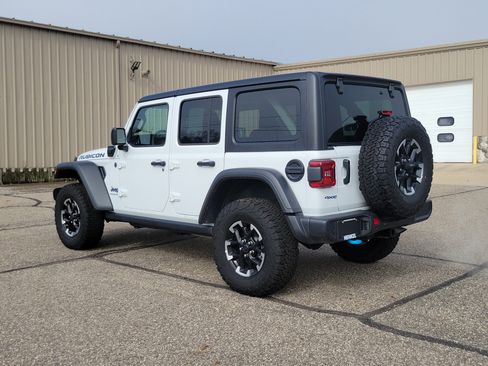 Used 2025 Jeep Wrangler Unlimited Rubicon 4xe w/ Safety Group AWD/4WD image 3