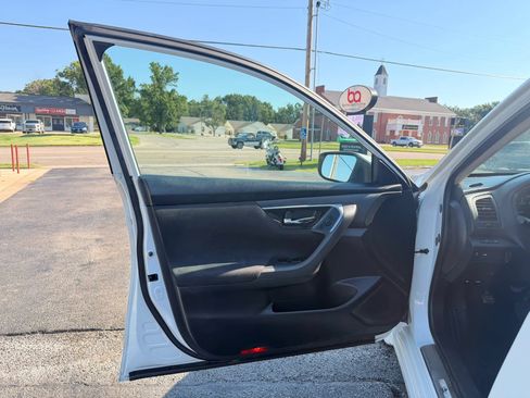 Used 2014 Nissan Altima 2.5 SV FWD image 9