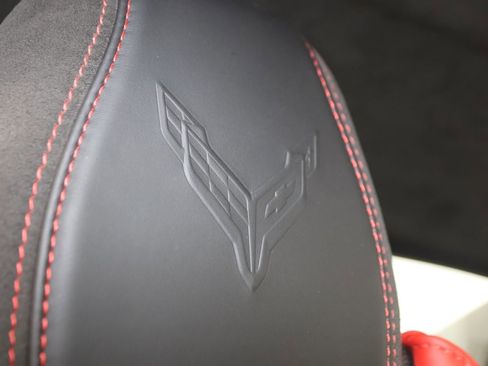 Used 2023 Chevrolet Corvette Stingray Premium Conv w/ Z51 Performance Package RWD image 17