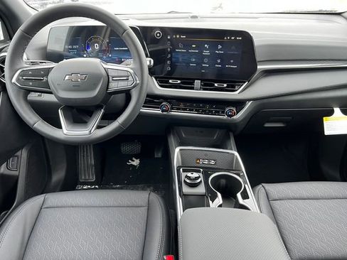 New 2026 Chevrolet Equinox LT w/ Convenience Package II image 2