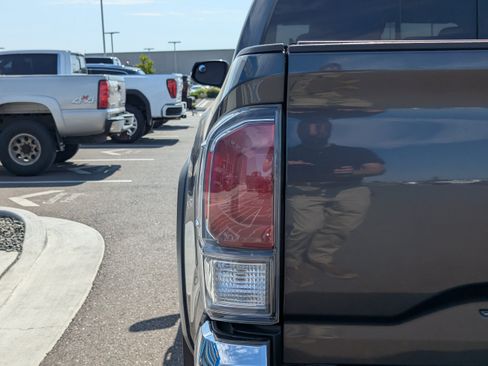 Used 2021 Toyota Tacoma TRD Off-Road AWD/4WD image 43