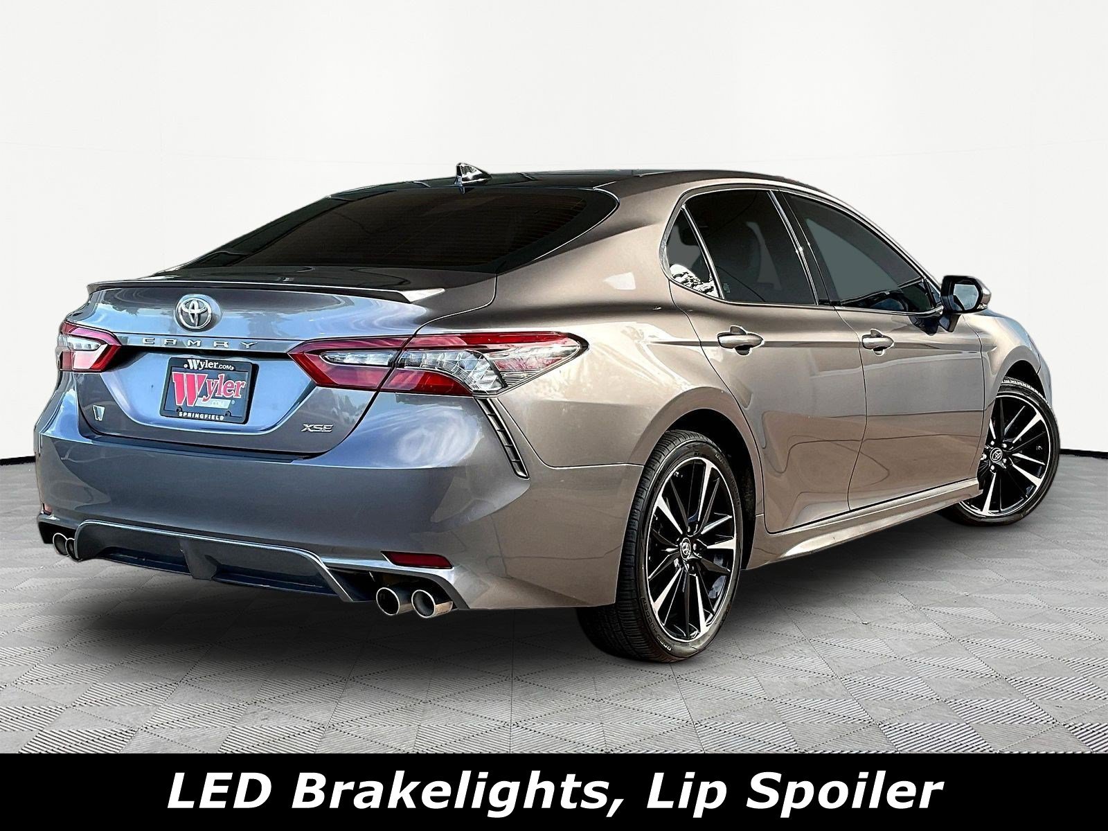 Used 2021 Toyota Camry XSE FWD image 6