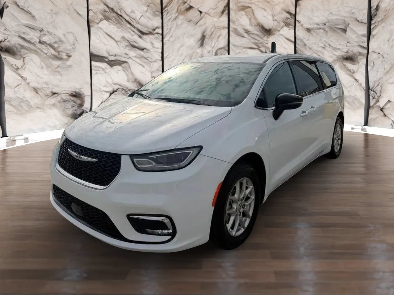 Used 2025 Chrysler Pacifica Select FWD image 3