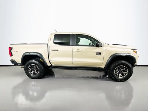 Used 2024 Chevrolet Colorado ZR2 w/ Technology Package AWD/4WD image 4