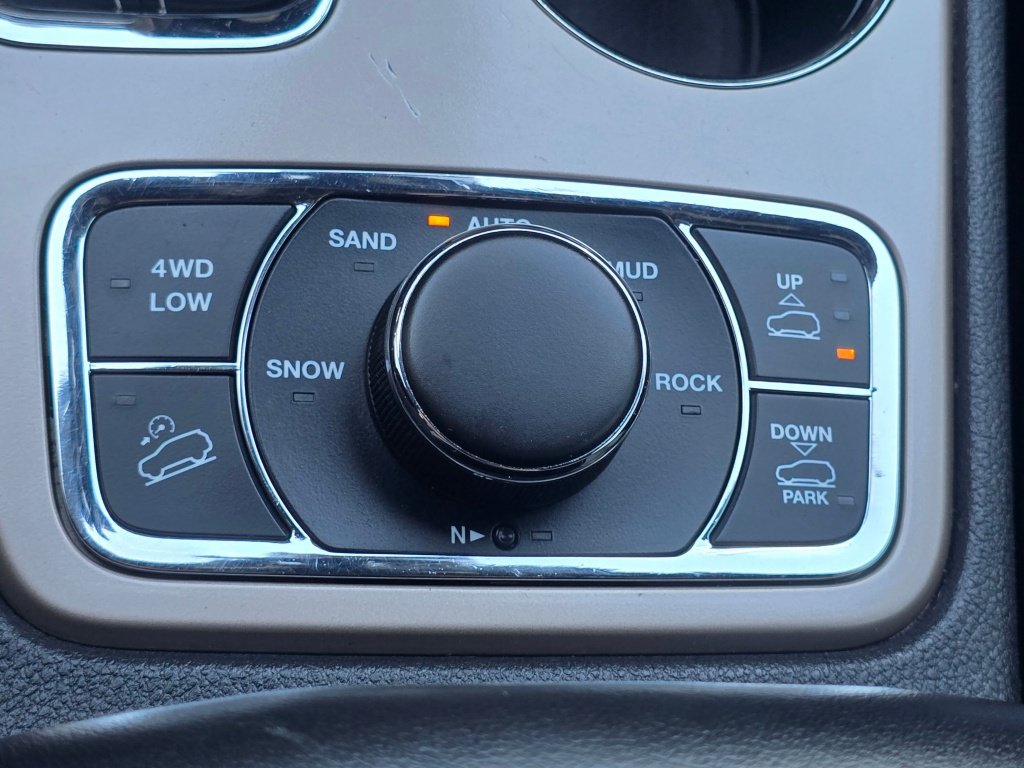 Used 2017 Jeep Grand Cherokee Overland w/ Jeep Active Safety Group AWD/4WD image 46