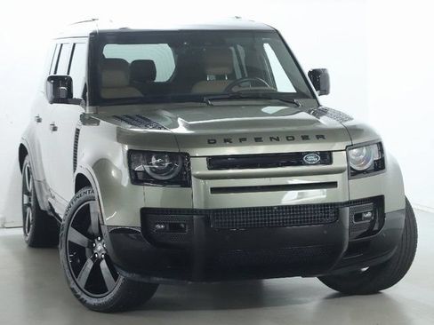 Used 2025 Land Rover Defender 110 X-Dynamic SE AWD/4WD image 2