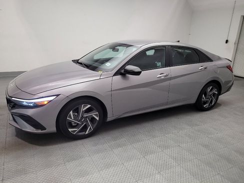 Used 2025 Hyundai Elantra Sport FWD image 2