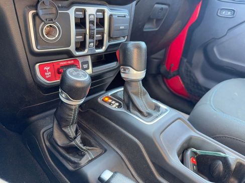Used 2022 Jeep Wrangler Unlimited Rubicon 4xe AWD/4WD image 21