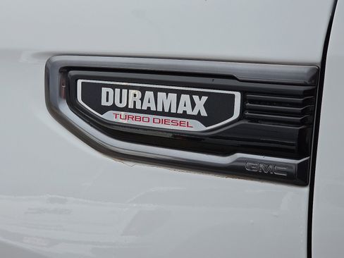 Used 2023 GMC Sierra 1500 AT4 w/ AT4 Premium Package AWD/4WD image 8