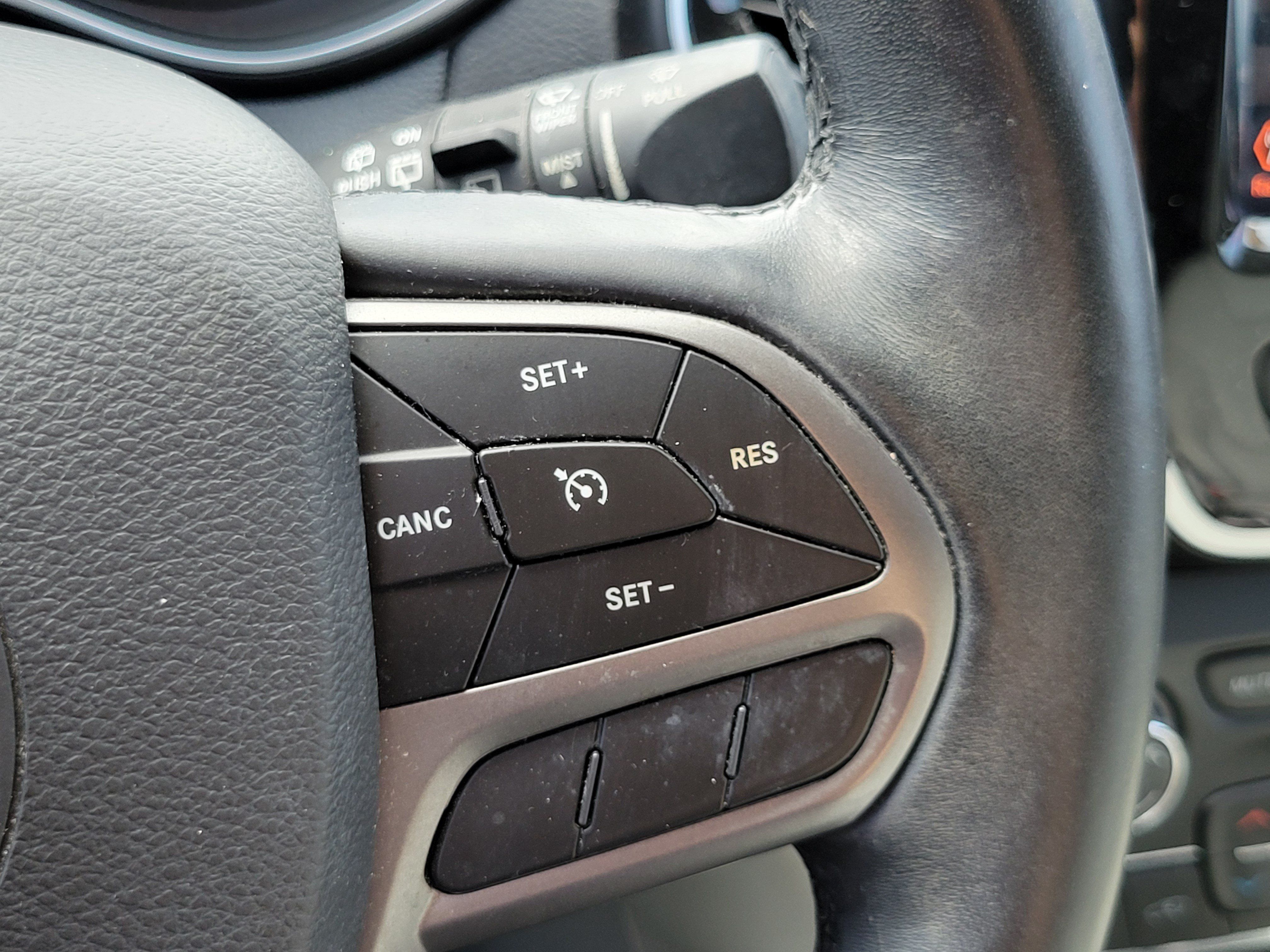 Used 2019 Jeep Cherokee Limited FWD image 12