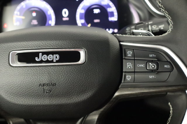 Used 2023 Jeep Grand Cherokee Limited RWD image 9