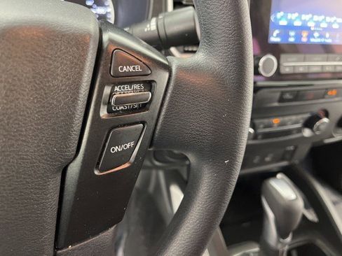 Used 2024 Nissan Frontier SV image 17