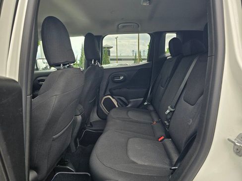 Used 2015 Jeep Renegade Latitude AWD/4WD image 19