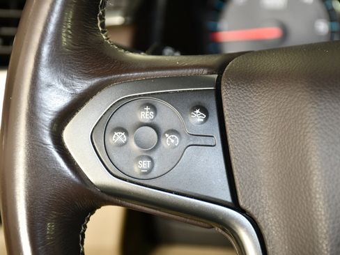 Used 2018 Chevrolet Suburban LT image 22