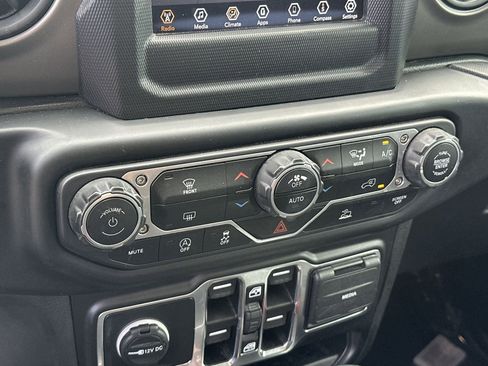 Used 2022 Jeep Gladiator Sport AWD/4WD image 16