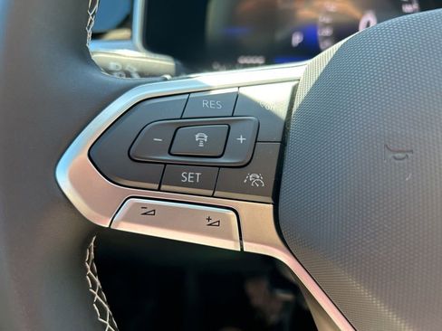 Used 2025 Volkswagen Taos SE image 20