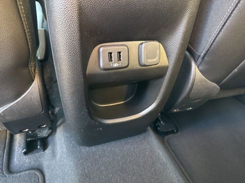 Used 2019 Chevrolet Colorado Z71 image 42