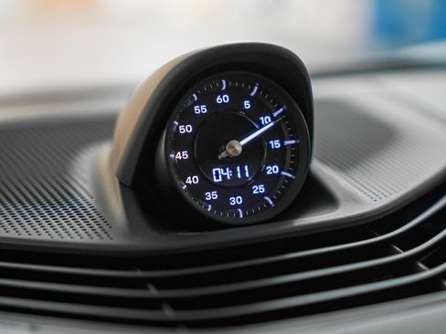 Used 2021 Porsche Taycan Turbo image 23