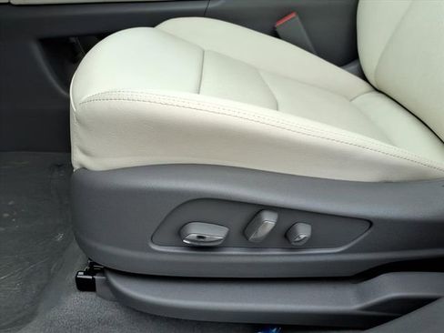 New 2026 Cadillac XT5 Premium Luxury image 13