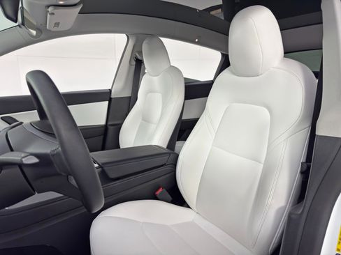 Used 2021 Tesla Model Y Long Range image 38