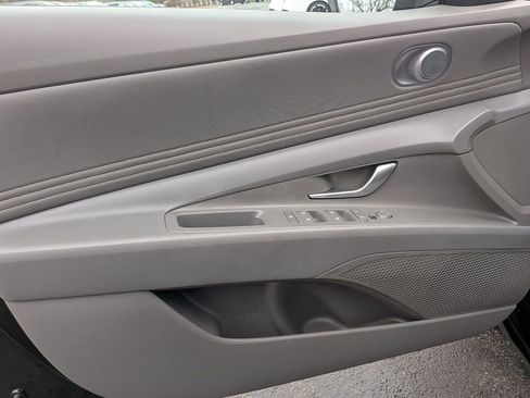 Used 2025 Hyundai Elantra SEL image 9