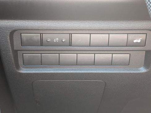 Used 2023 Mitsubishi Outlander SE AWD/4WD image 17