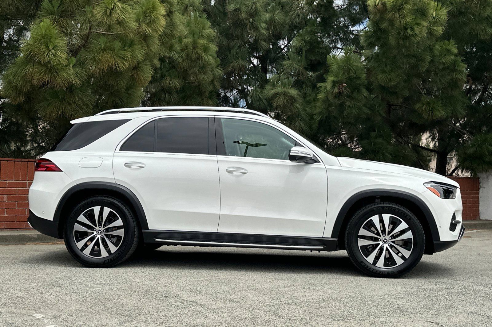 Certified 2024 Mercedes-Benz GLE 350 4MATIC image 4