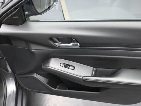 Used 2024 Nissan Altima 2.5 SV FWD image 38